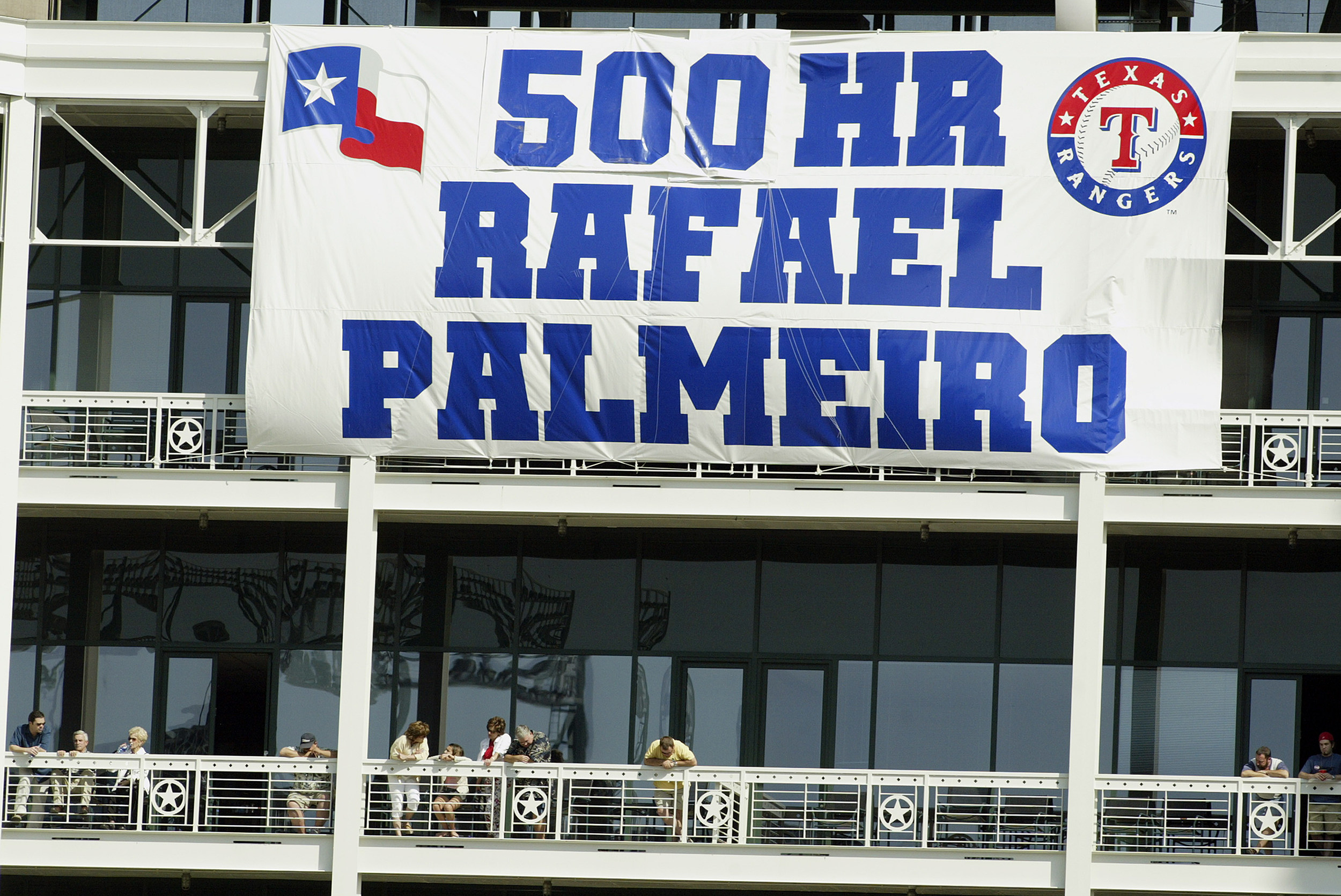 Palmeiro hits 500th career home run